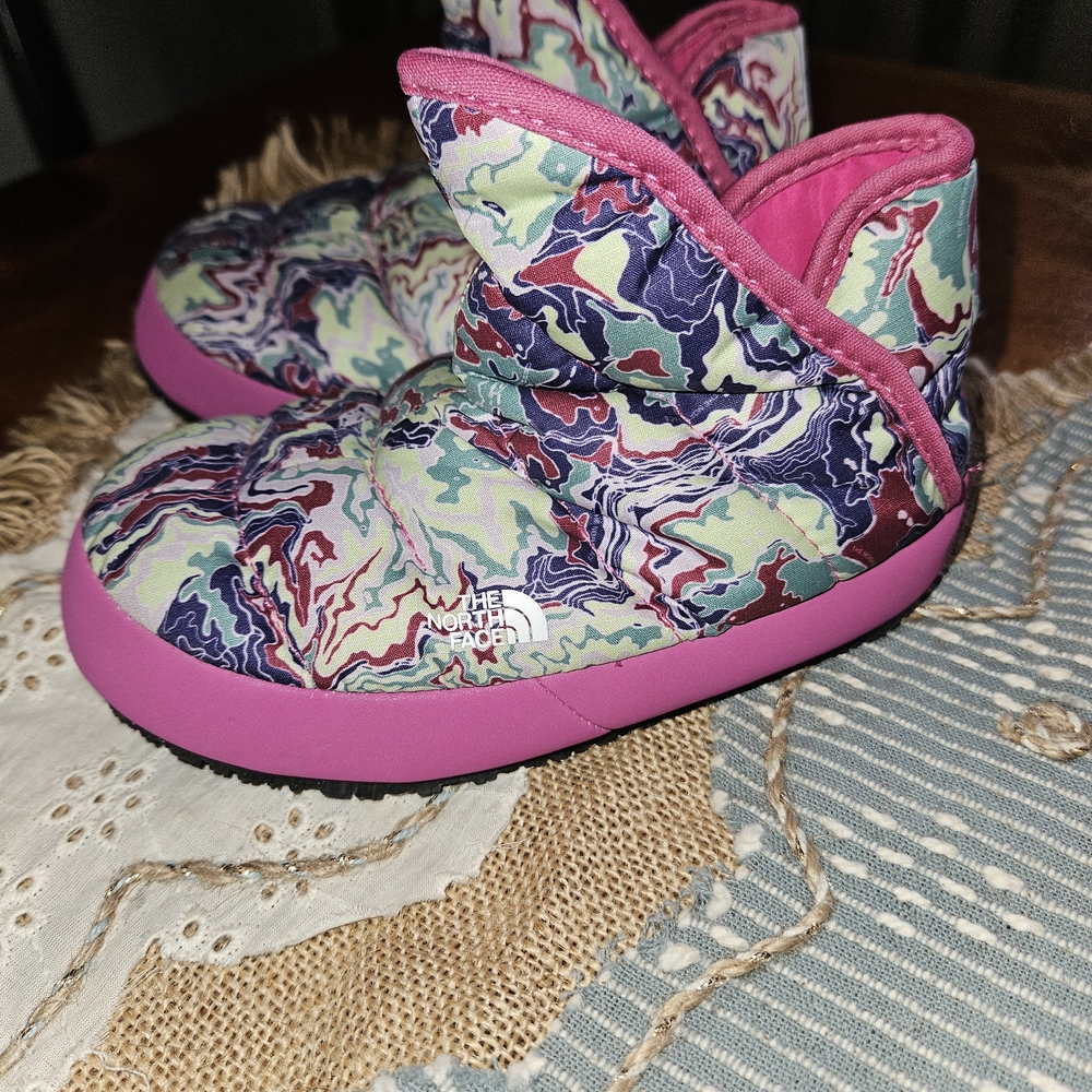 The North Face Kids Pink Marble Print Insulated Booties